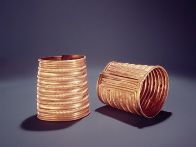 Pár náramků, z Derrinboy, hrabství Offaly, střední doba bronzová od Age Bronze