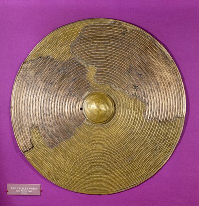 Štít z Tribley, pozdní doba bronzová (bronz) od Age Bronze