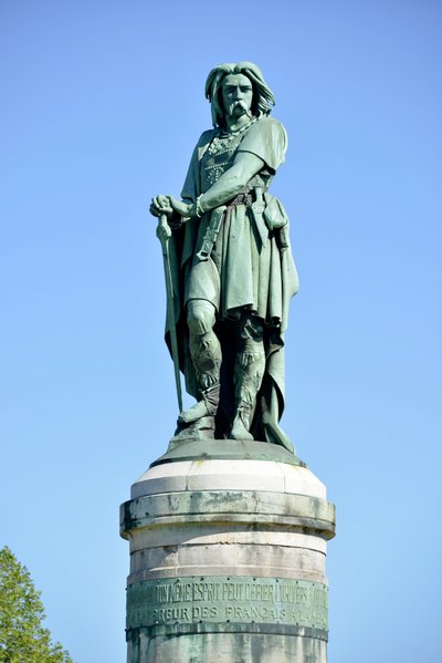 Kolosální socha Vercingetorixe (72-46 př.nl), galského vůdce - Socha Millet Aime (1819-1891) 6,60 m vysoká erige v roce 1865 na západní části Mont Auxois (základna 7 m vysoká od Viollet Le Duc) Alise Sainte Reine 1865 od Aime Millet