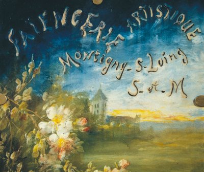 Reklamní plaketa zdobená růžovými keři, Albert Boue a Georges Delvaux, cca 1900, keramika od Albert Boue