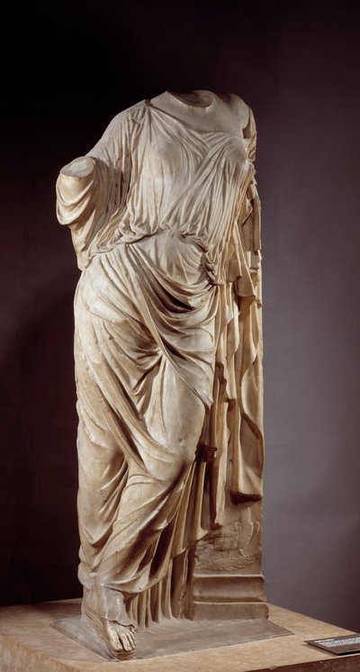 Afrodita ke sloupu. Mramorová socha podle Afrodity, kterou použil Alcamene, řecký sochař z 5. století př. n. l. Dim. 1,18 m Paříž, Musee du Louvre od Alcamenes (attr. to)