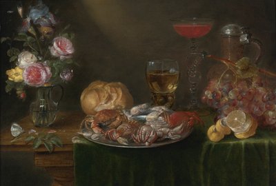 Zátiší s vázou s květinami, cínovým talířem s kraby a krevetami, sklenicemi na víno, džbánem, hrozny a citronem. od Alexander Adriaenssen