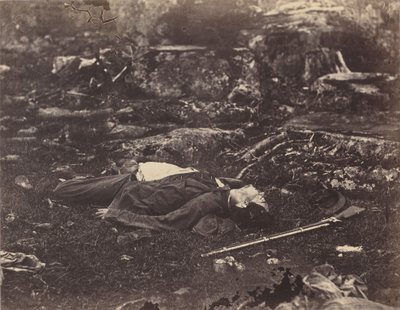 Poslední spánek ostrostřelce, Gettysburg, Pensylvánie, červenec 1863 (foto) od Alexander Gardner