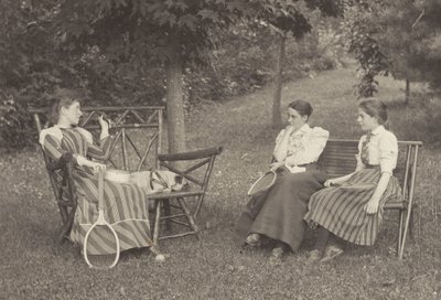 Emmy Obermeyer, Agnes Stieglitz a Flora Small v Oaklawnu od Alfred Stieglitz