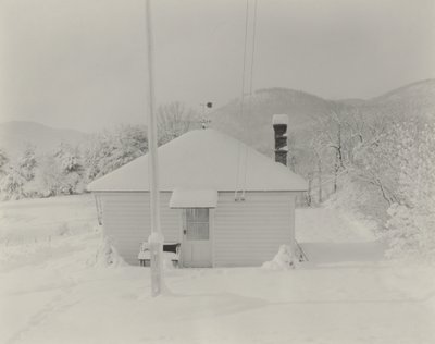 První sníh a domeček od Alfred Stieglitz