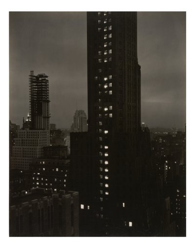 [Z mého okna v Sheltonu, na severu] od Alfred Stieglitz