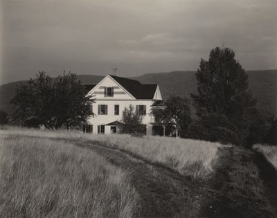 Dům a stromy, Lake George od Alfred Stieglitz