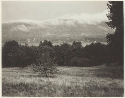 Lake George z kopce od Alfred Stieglitz