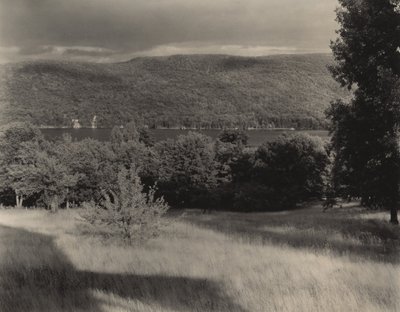 Jezero George z kopce od Alfred Stieglitz