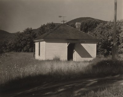 Malý domek, jezero George od Alfred Stieglitz