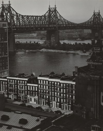 New York z ulice 405 E 54th Street od Alfred Stieglitz
