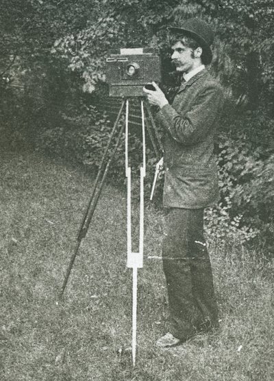 Autoportrét s fotoaparátem, stativem a pistolí, 1886. od Alfred Stieglitz