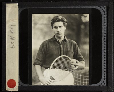 Bez názvu (synovec Edward s tenisovou raketou) od Alfred Stieglitz