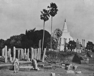 Zničená města Anuradhapura. Thuparama Dagoba, c1890, 1910 od Alfred William Amandus Plate