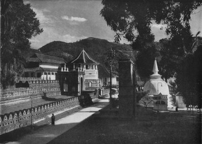 Chrám Svatého Zubu a Dagoba, Kandy, Cejlon, c1890, 1910 od Alfred William Amandus Plate