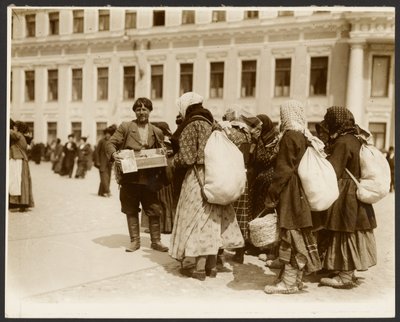 [Fotografie ze studijní cesty do Ruska použité pro obraz "Zrušení nevolnictví v Rusku" (1914), z cyklu "Slovanská epopej, Moskva"] od Alphonse Maria Mucha