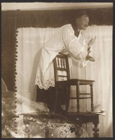 [Autoportrét Alfonse Muchy pózujícího jako "Jan Jus" pro obraz "Mistr Jan Jus káže v Betlémské kapli" (1916) z cyklu "Slovanská epopej, Zbiroh, Čechy"] od Alphonse Maria Mucha