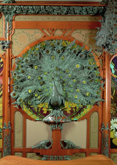 Páv, ústřední panel výzdoby klenotnictví Fouquet (bronz) od Alphonse Marie Mucha