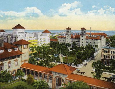 Pohled z ptačí perspektivy na hotely Alcazar a Cordova z Ponce de Leon, St Augustine, Florida (foto) od American Photographer (after)