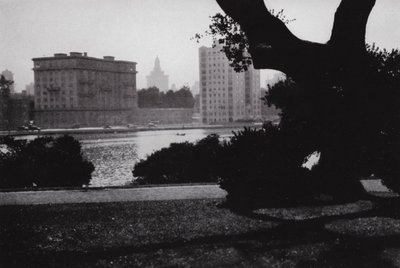 Kalifornie: Oakland, jezero Merritt, v srdci města, obklopený skvělými budovami a mnoha krásnými domy (černobílá fotografie) od American Photographer (after)
