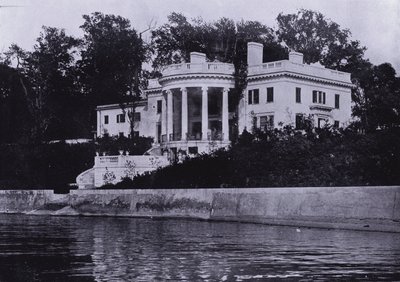 Charles A Platt: Gwinn, Lake Front (č/b foto) od American Photographer (after)