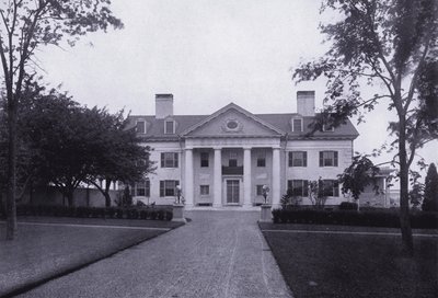 Charles A Platt: Villasera, The East Elevation (černobílá fotografie) od American Photographer (after)