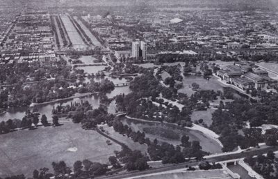 Chicago: Jackson Park and the Midway from the Air (č/b foto) od American Photographer (after)