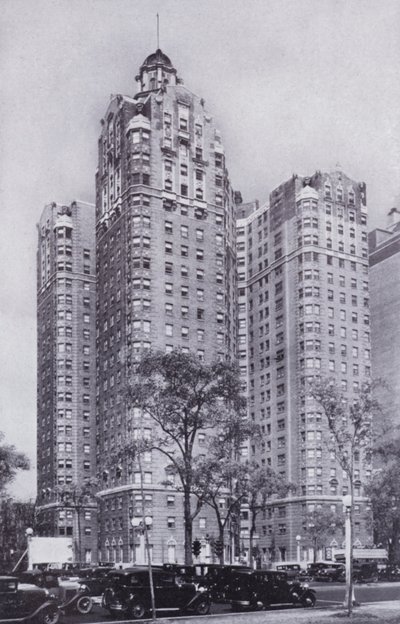 Chicago: Jeden z apartmánových hotelů v Chicagu (černobílá fotografie) od American Photographer (after)