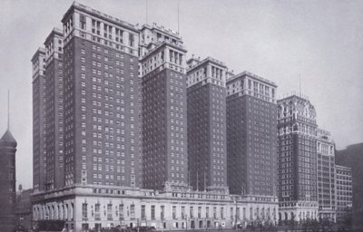 Chicago: The Stevens Hotel, s Blackstone Hotel vpravo (černobílá fotografie) od American Photographer (after)