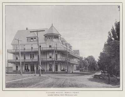 Jamestown, NY: Pickard House, Bemus Point (černobílá fotografie) od American Photographer (after)