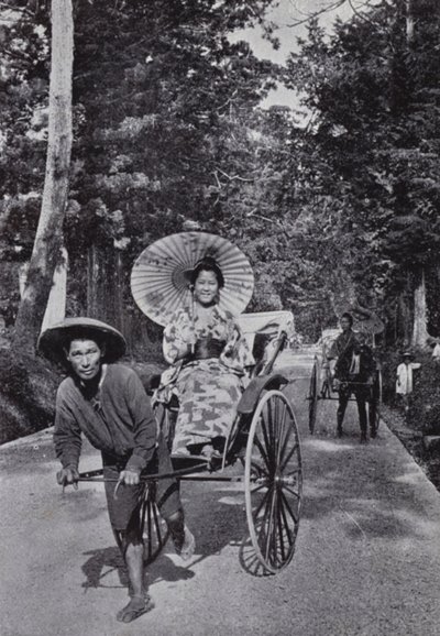 Japonské dívky v jinrikshas (černobílá fotografie) od American Photographer (after)