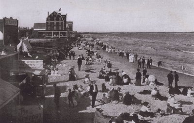 Old Orchard Beach, Maine: Na pláži (černobílá fotografie) od American Photographer (after)