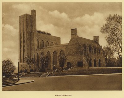 Princetonská univerzita: McCarter Theatre (černobílá fotografie) od American Photographer (after)