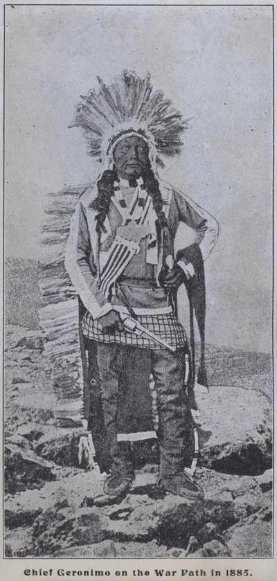 Náčelník Apačů Geronimo na válečné stezce v roce 1885 (černobílá fotografie) od American Photographer (after)