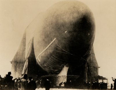 Walter Wellman se vrátil na Špicberky s Amerikou v červnu 1907 (čb foto) od American Photographer (after)