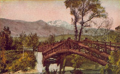 Pohled na Pikes Peak z parku Monument Valley, Colorado Springs, Colorado (barevné foto) od American Photographer