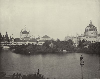Přes zalesněný ostrov, severovýchod od American Photographer