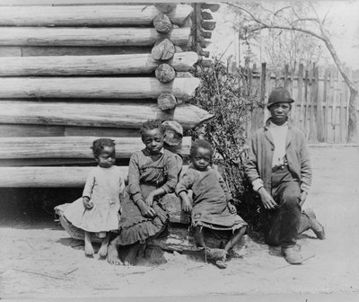 Afroameričan s dětmi poblíž Thomasville, Georgia od American Photographer