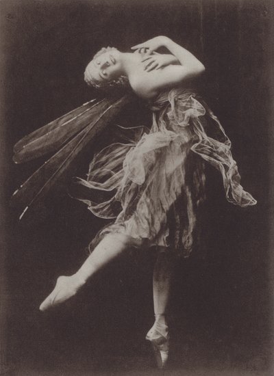 Anna Pavlovová ve filmu Dračí moucha (čb fotografie) od American Photographer