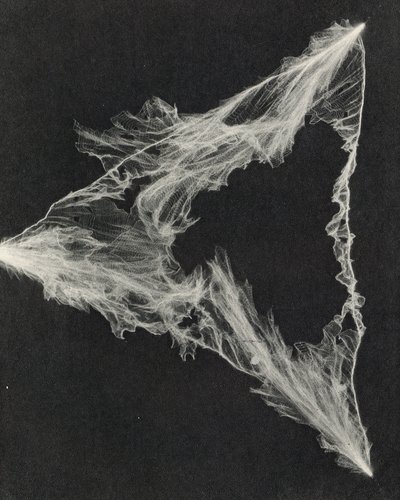 Umělý blesk vyrobený v laboratoři (čb fotografie) od American Photographer