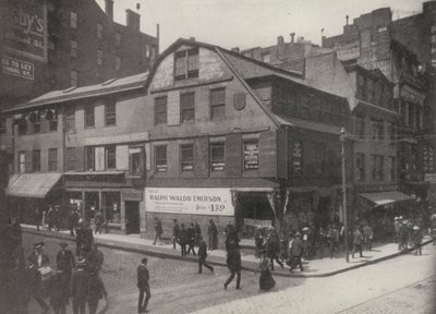 Boston: Staré rohové knihkupectví, postavené v roce 1712 (čb fotografie) od American Photographer