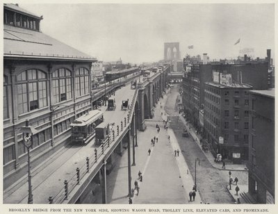 Brooklynský most z New York Side, ukazující Wagon Road, Trolley Line, Elevated Cars a Promenade (č/b foto) od American Photographer