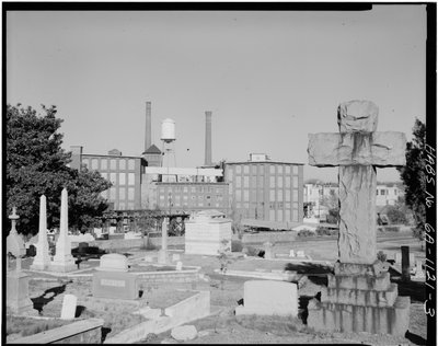 Cabbagetown District (General Views), Boulevard, Pearl Street, Memorial Drive, & Railroad tracks, Atlanta, Fulton County, GA (černobílá fotografie) od American Photographer