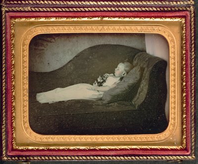 Mrtvé dítě na pohovce, kolem roku 1855 od American Photographer