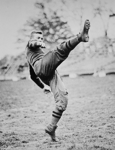 Dwight D. Eisenhower jako kadetský fotbalista na West Point Academy v New Yorku od American Photographer
