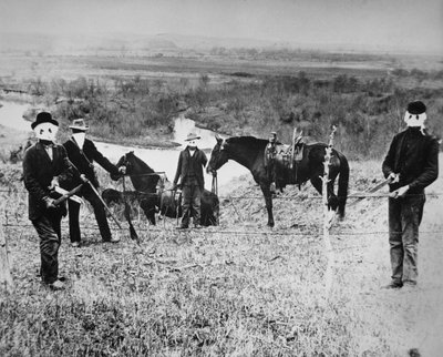 Farmáři-domovedci z Nebrasky stříhají ploty chovatelům dobytka v Custer County od American Photographer