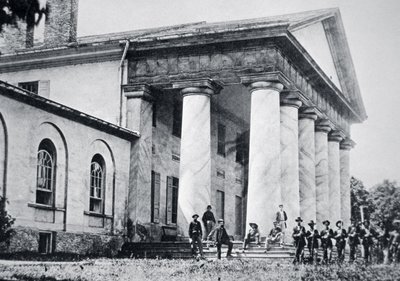 Federální jednotky okupující sídlo Roberta E. Lee, Arlington House (černobílá fotografie) od American Photographer