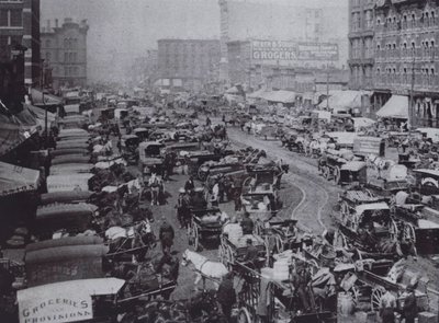 Haymarket Square plné koňských povozů, Chicago od American Photographer