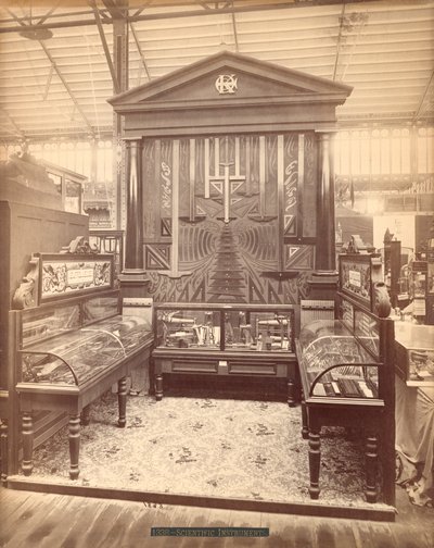 Výstava Kuffel & Essers, hlavní budova, Centennial International Exhibition, Philadelphia, 1876 (tisk alba) od American Photographer