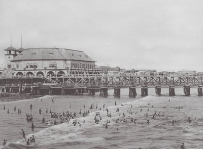 Long Beach, Kalifornie: (čb fotografie) od American Photographer